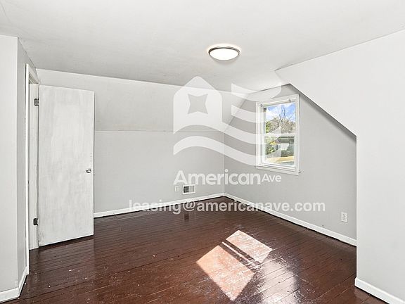1283787_004_bedroom_5.jpg