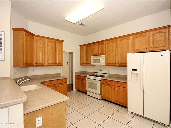3rd image of 7 Silverspring Dr