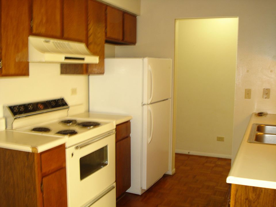 1st image of 1021 Buccaneer Dr APT 4-06
