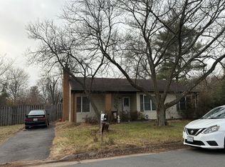 101 S Fox Rd, Sterling, VA 20164