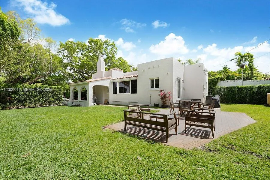 Building Photo - 720 Minorca Ave