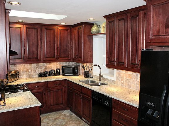 Brand new kitchen. Custom cabinets, granite, appliances
