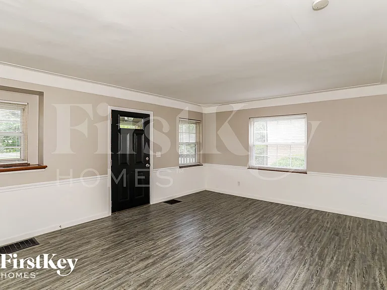 1017 N Bend Rd — Photo 3
