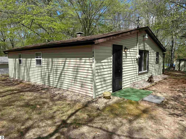 5832 Woodland Dr, Lake, MI 48632