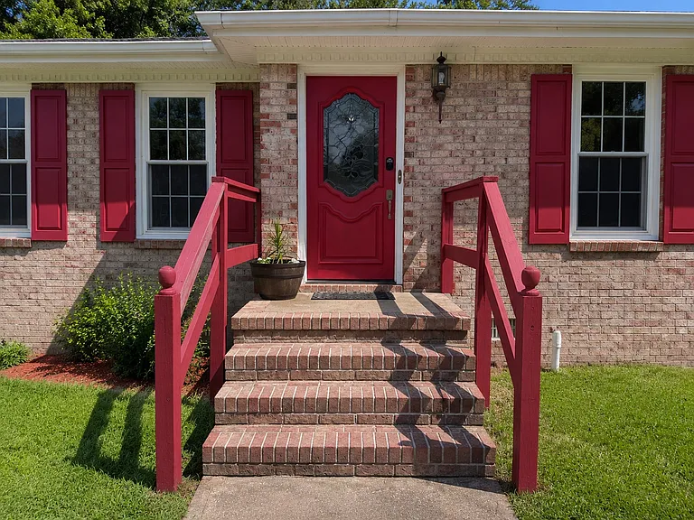 1137 Chatmoss Dr — Photo 2