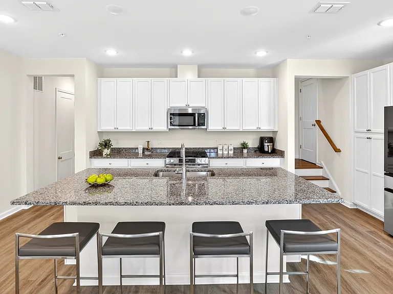 225 Myrtle Rd — Photo 4
