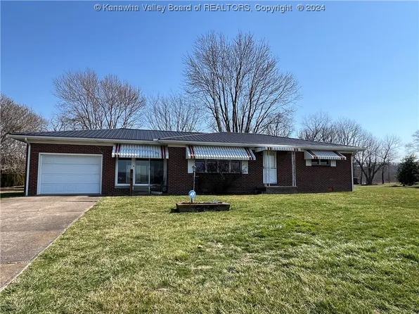 19105 Huntington Rd, Gallipolis Ferry, WV 25515