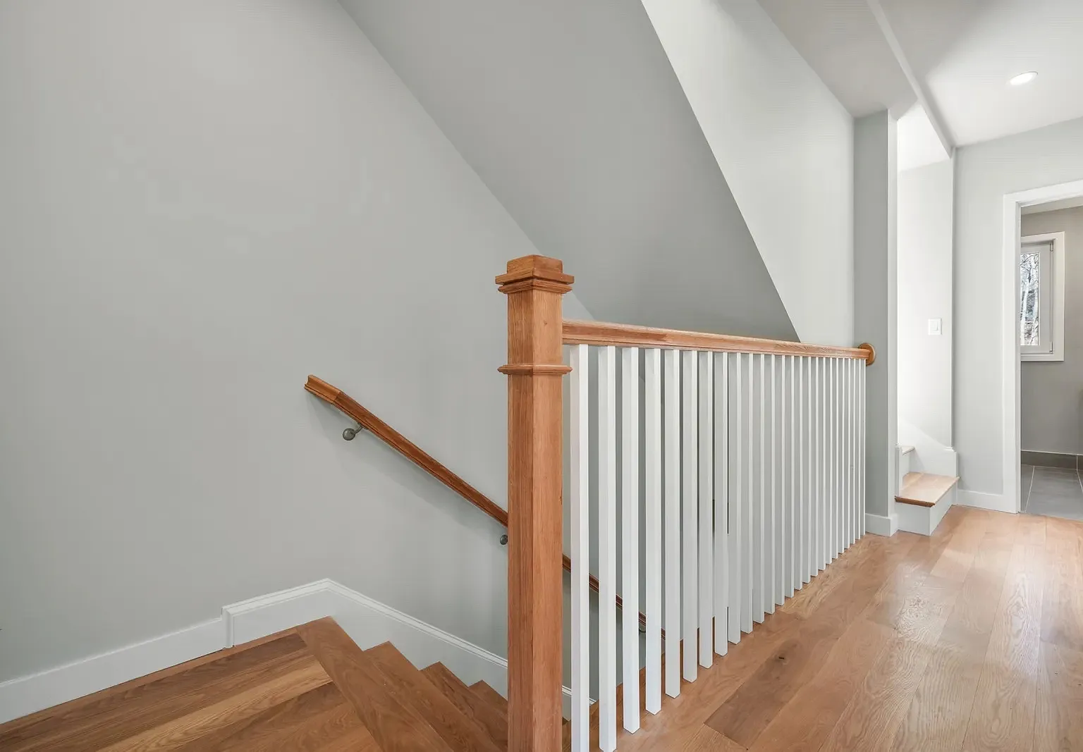 147 Grampian Way - 4 — Photo 3