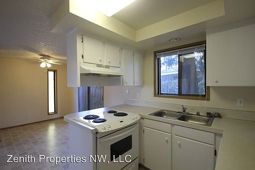 3rd image of 3013 NE Whitman Ave