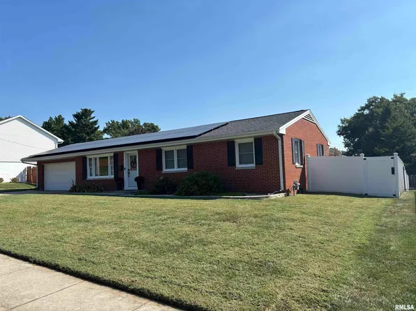 206 Massey Ln, Jacksonville, IL 62650