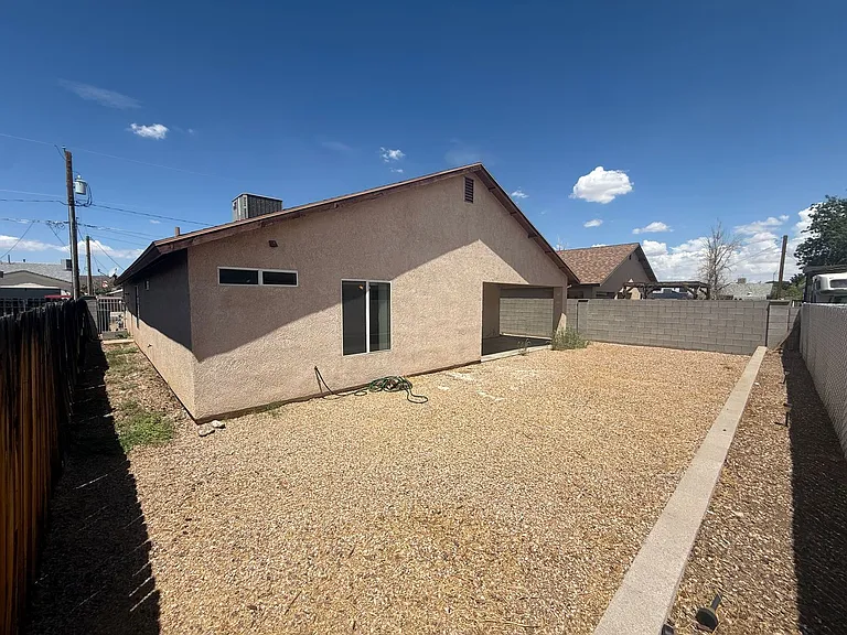 3674 N Willow Rd — Photo 2