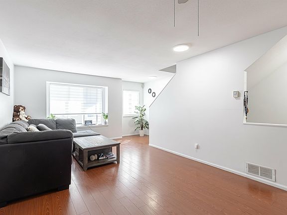 5th image of 12110 75a Ave #71