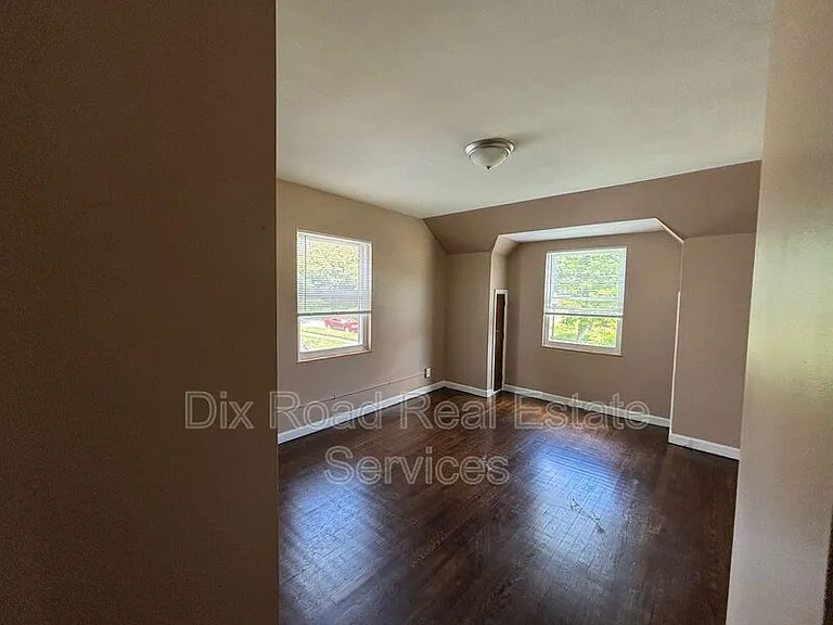 1927 Burroughs Dr — Photo 28