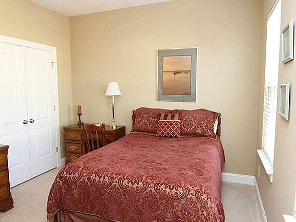 2nd Bedroom w/ Full bath