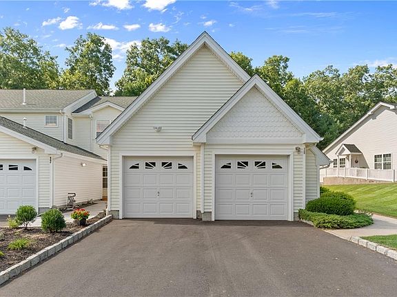 2nd image of 18 Silver Pines Blvd