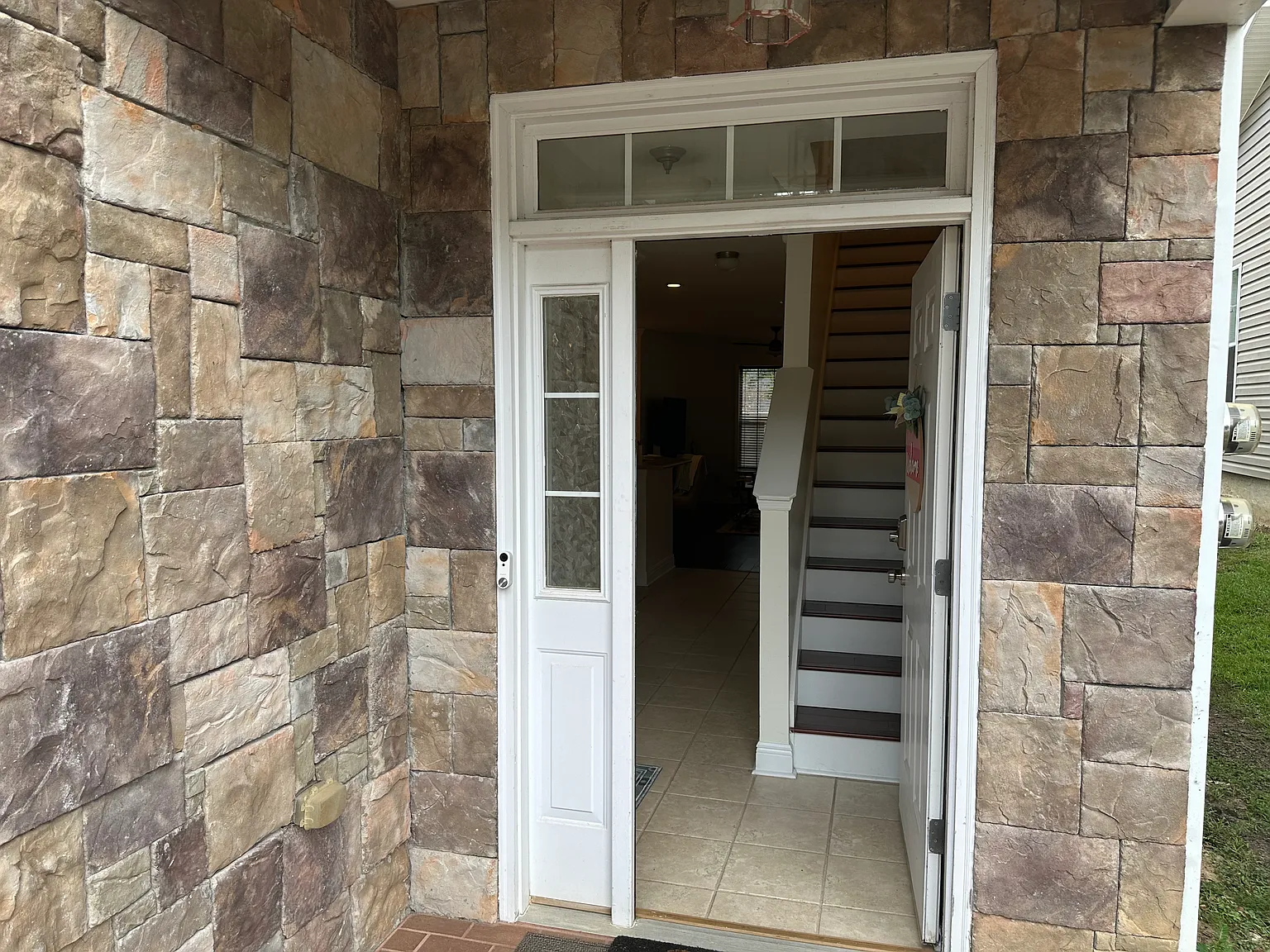3 bed, 2.5 bath, 1705 sqft, $1,800 — Photo 3