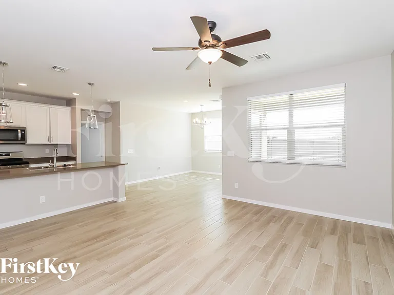 10245 W Wood St — Photo 4