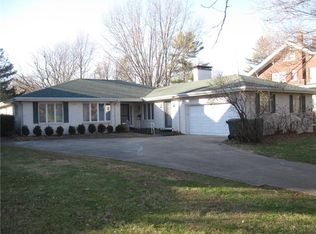 920 6th St, Charleston, IL 61920