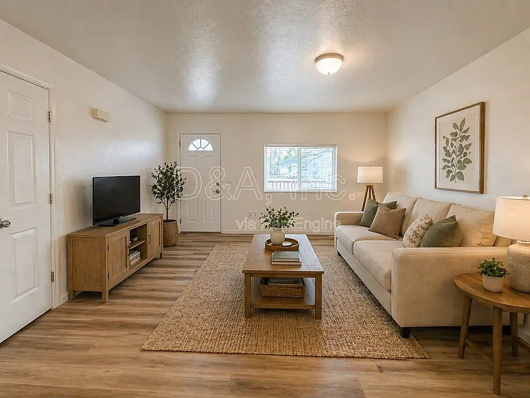 415 SE Mayberry Ave — Photo 2