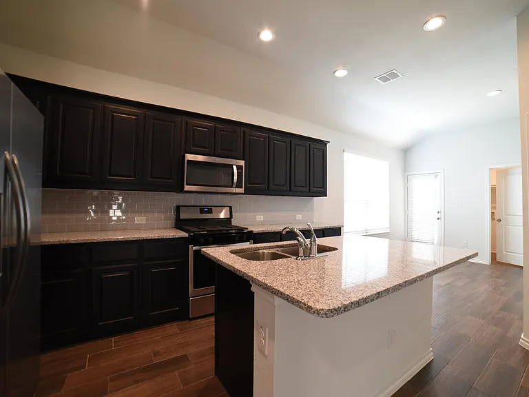 1407 Buckley St — Photo 17