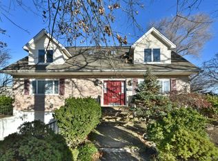 300 Pennsylvania Avenue, Mineola, NY 11501