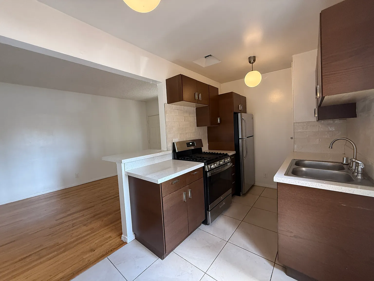 2 bed, 750 sqft, $2,950 — Photo 4