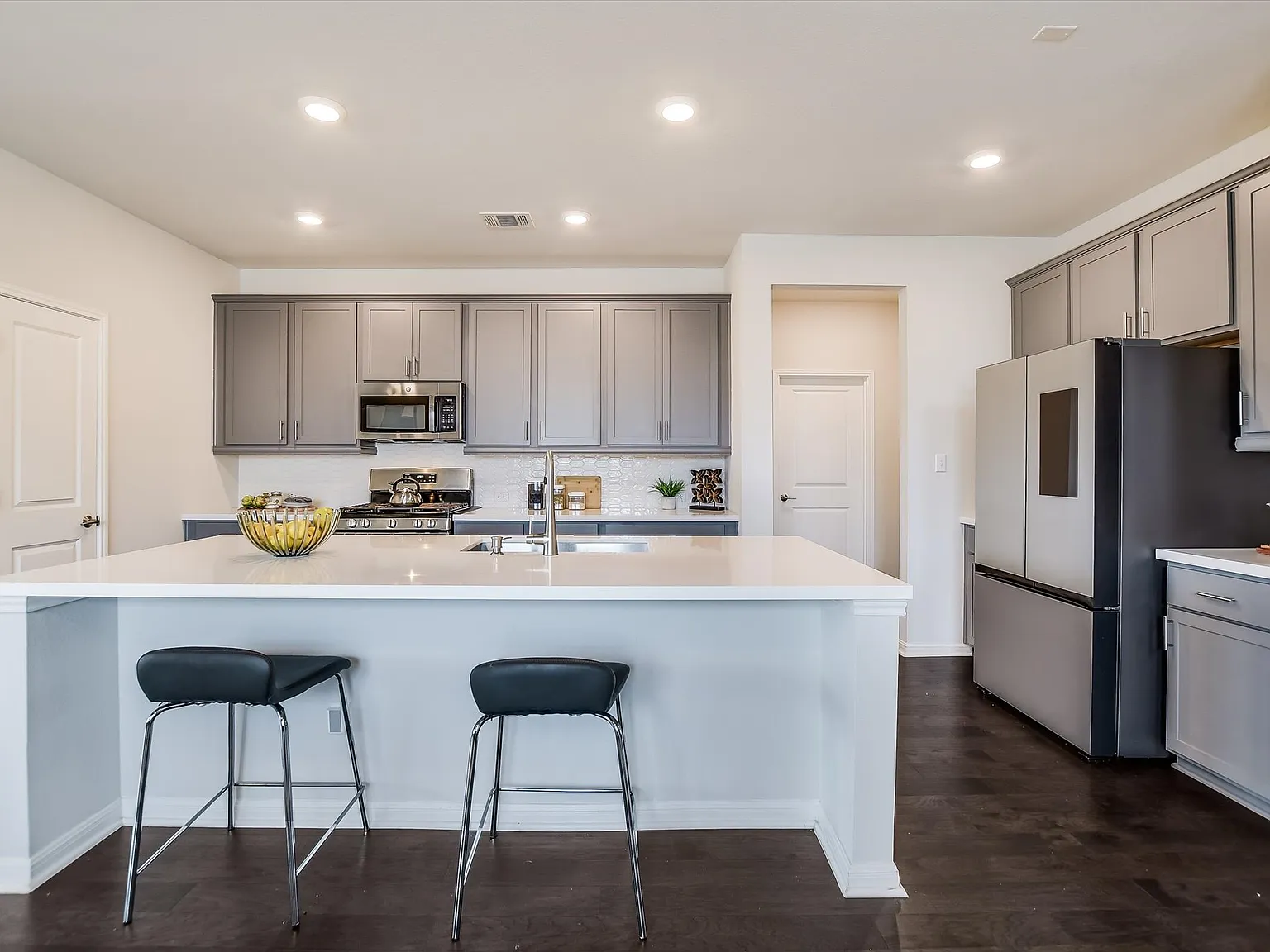5 bed, 2858 sqft, $2,850 — Photo 1
