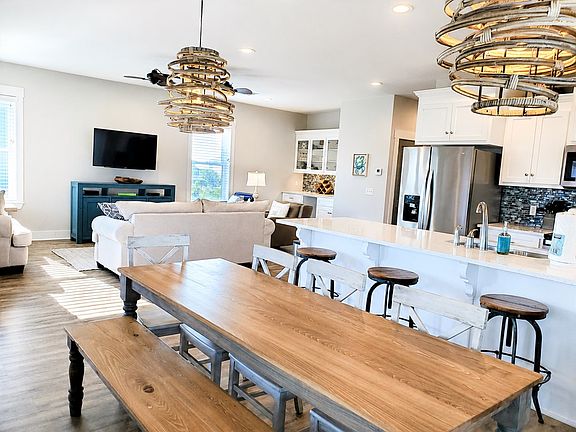 5th image of 218 Seagrass Cir