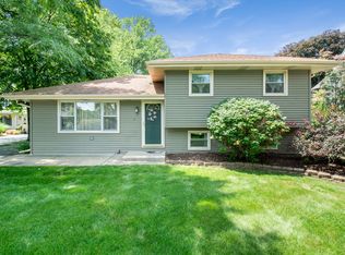 6044 Boundary Rd, Downers Grove, IL 60516
