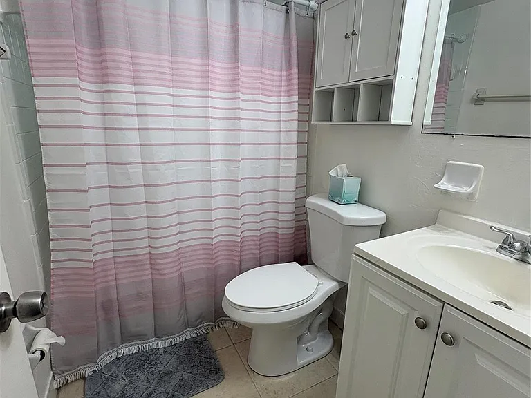 101 SE 6th Ave #2 — Photo 7