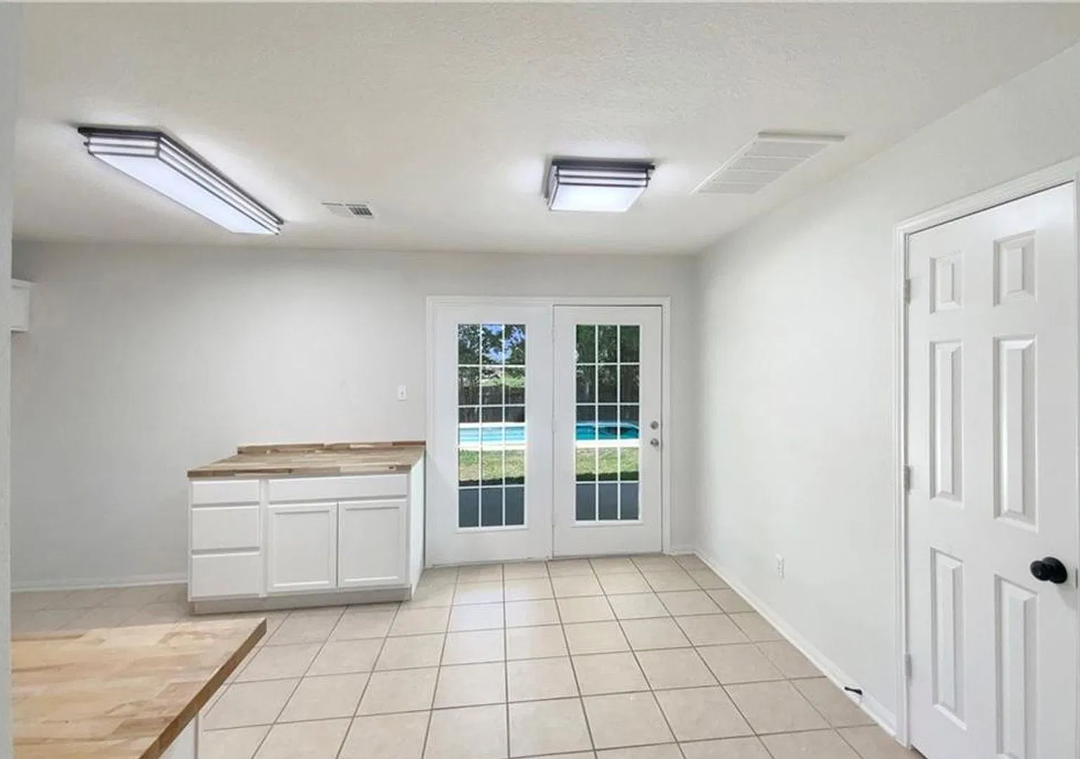 3-Bedroom 2.5-Bathroom House! Housing Accepted! — Photo 3