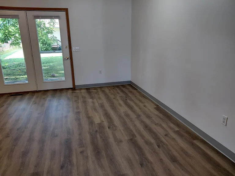 2415 Lila Ln — Photo 2