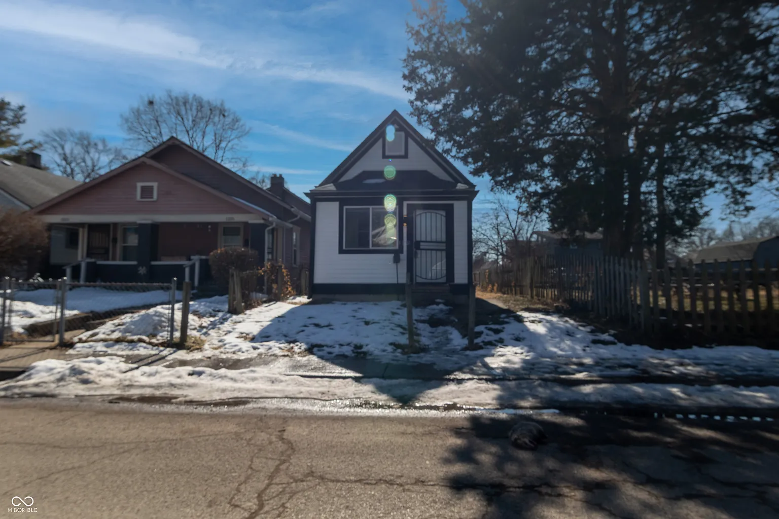 1301 W Roache St photo 1