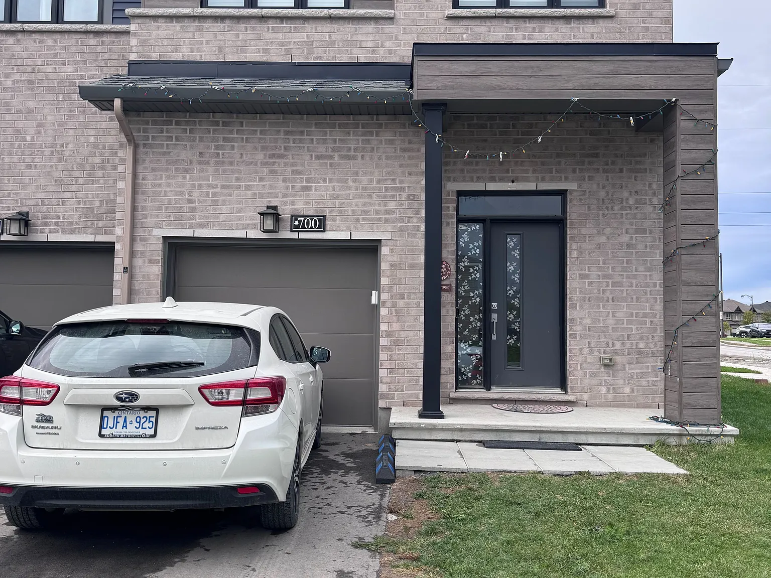 3 bed, $2,749 — Photo 2