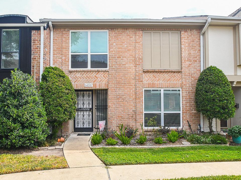 Welcome to your updated home in the family friendly Memorial club Townhomes