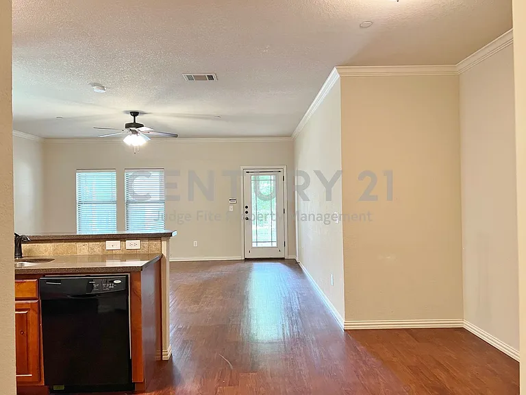 420 W Franklin St #10 — Photo 10
