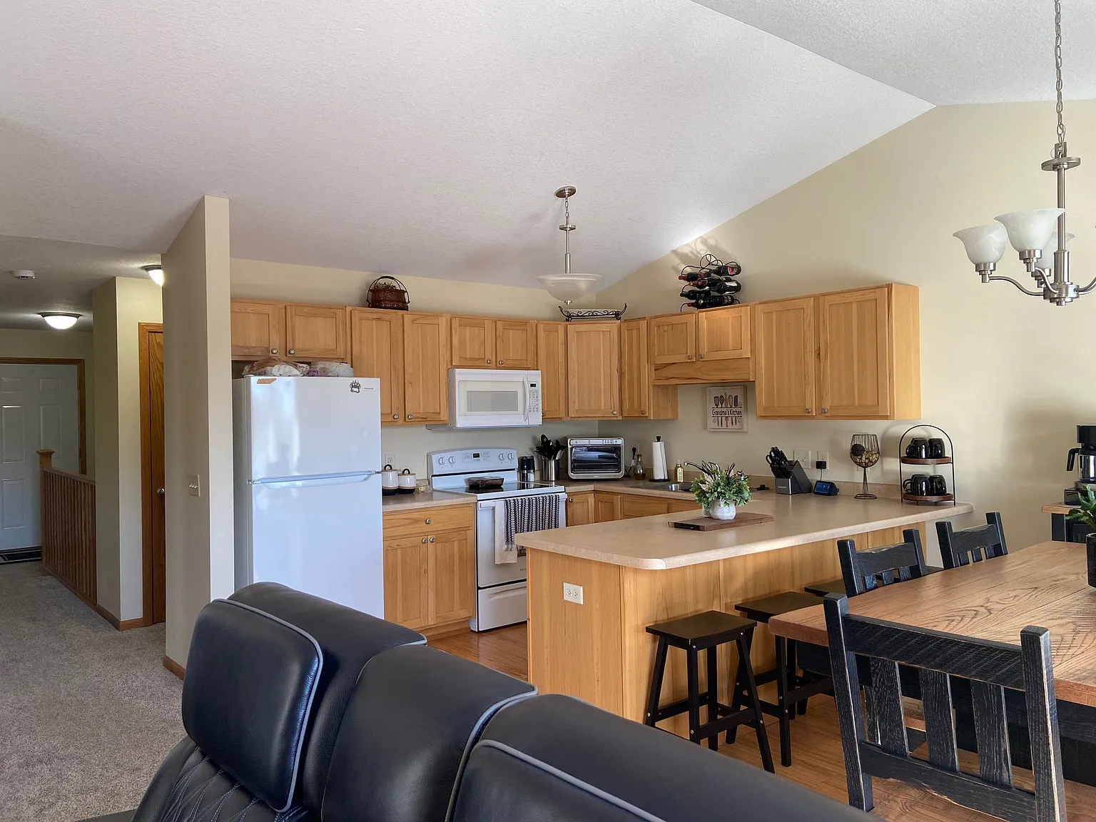 3 bed, 2000 sqft, $1,650 — Photo 3