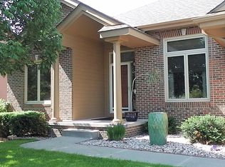2509 Pinehurst Cir, Papillion, NE 68133