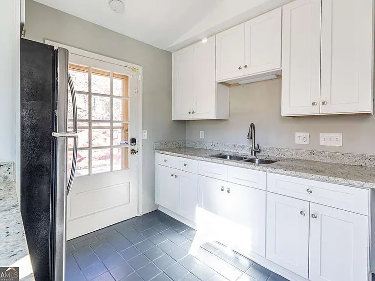 1570 Spring Ln NW #B — Photo 16