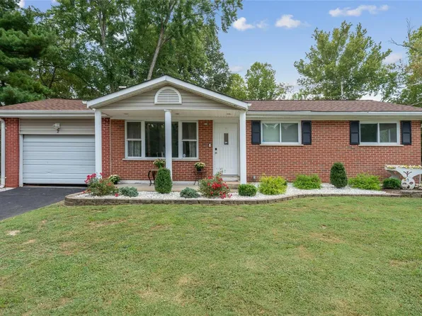 2 Dixie Dr, Fenton, MO 63026