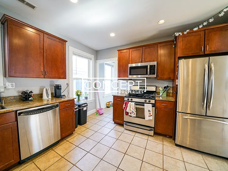 122 Calumet St — Photo 4