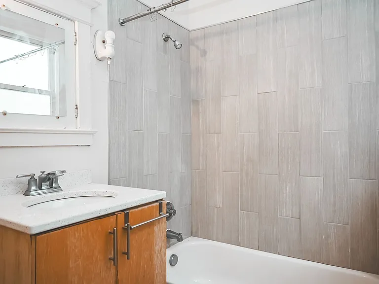 402 S 6th St — Photo 13