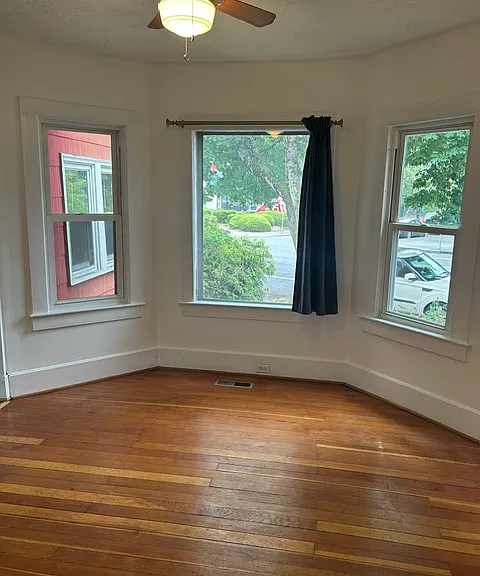 511 NE Lawrence Ave — Photo 3