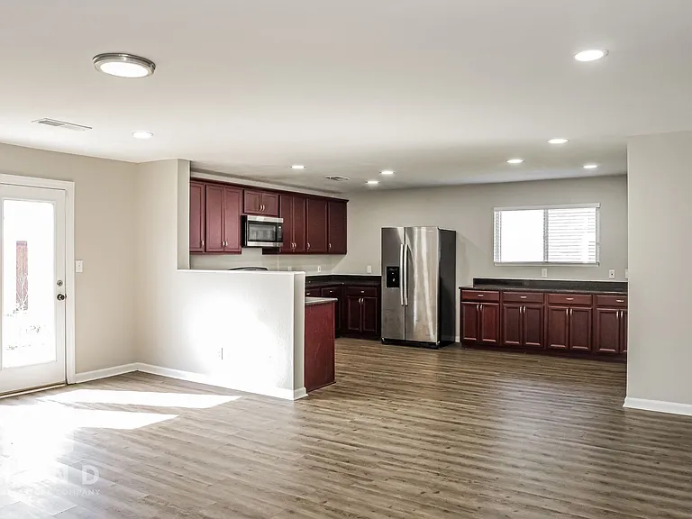 3225 Lakeland Dr — Photo 7