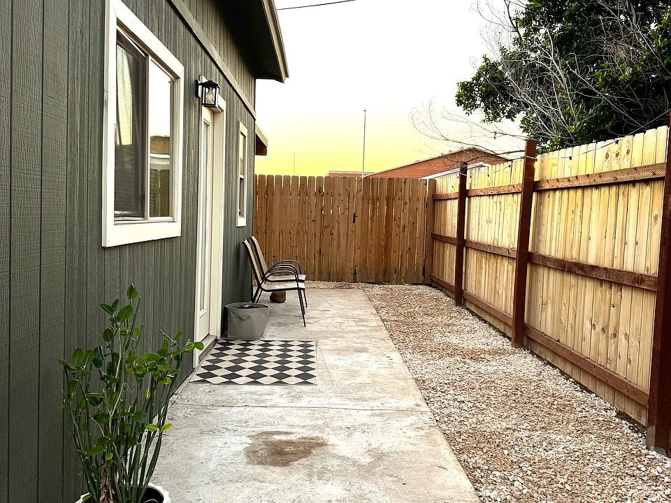 104 E Vista Del Cerro Dr #A