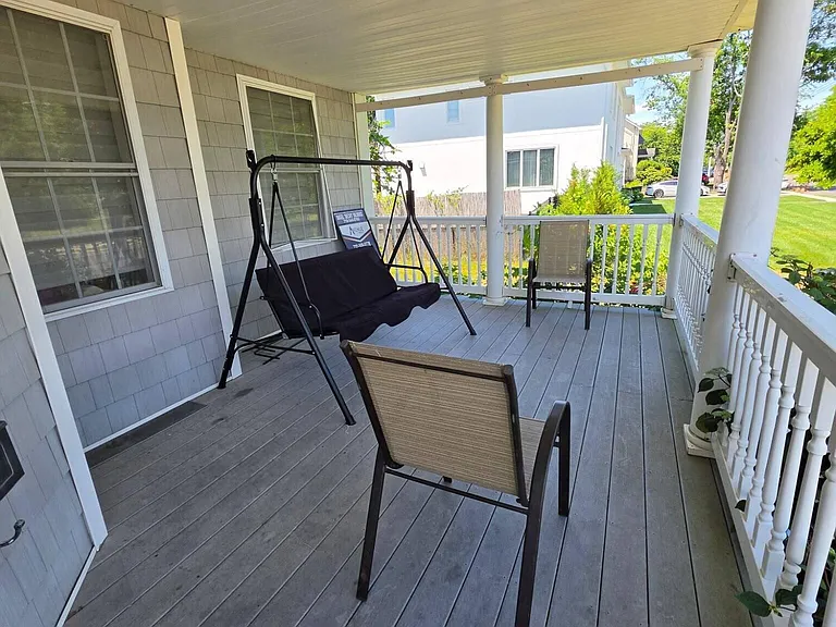 9 Berg Ave — Photo 3