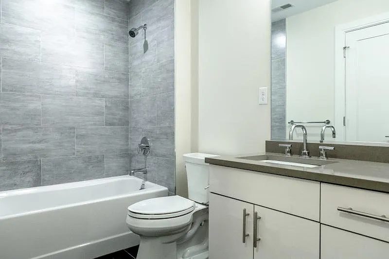 3 bed, 934 sqft, $4,900 — Photo 3