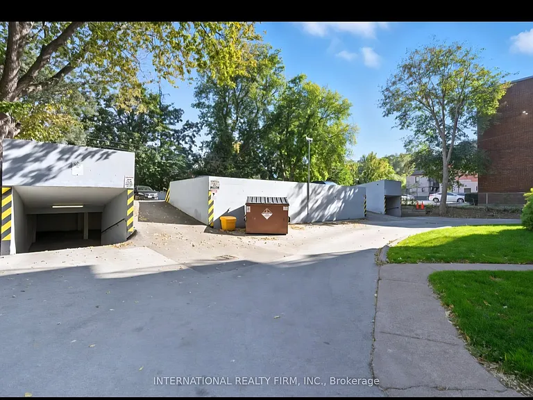103 Emerald St S #302 — Photo 7
