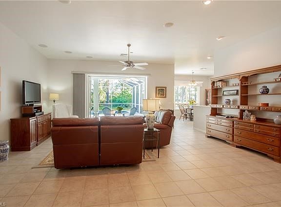 5th image of 2213 Hampstead Ct