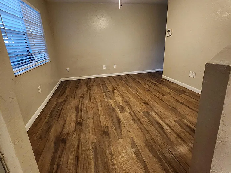 1725 SW 69th Way — Photo 2